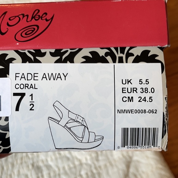 Worn 2x! Naughty Monkey Fade Away Wedge Sandals - Picture 8 of 9